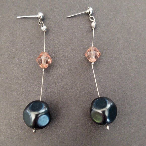 Pale cognac and black bead dangle earrings - Picture 7 of 9
